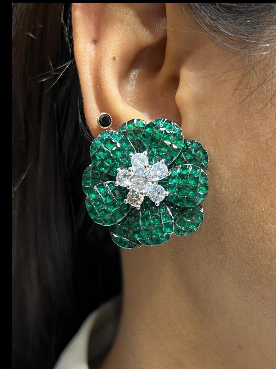 Premium Studs in invisible settings of American Diamonds AJ54