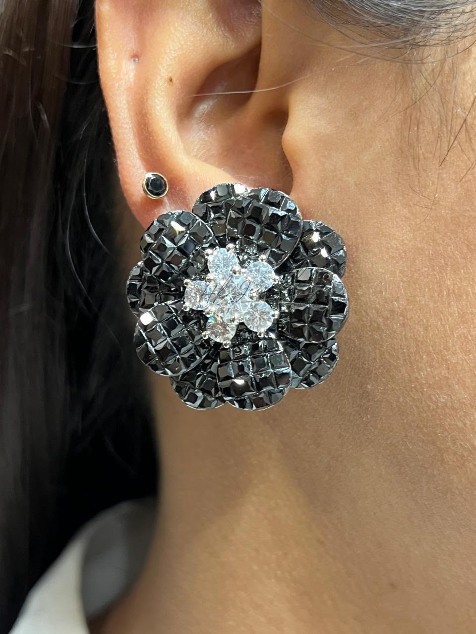 Premium Studs in invisible settings of American Diamonds AJ54