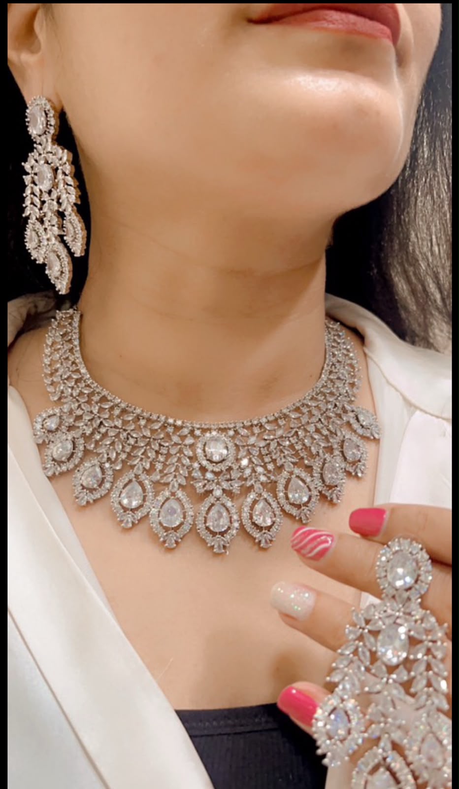 Elegant Queen’s Necklace in American diamonds (Silver plating) AJ11