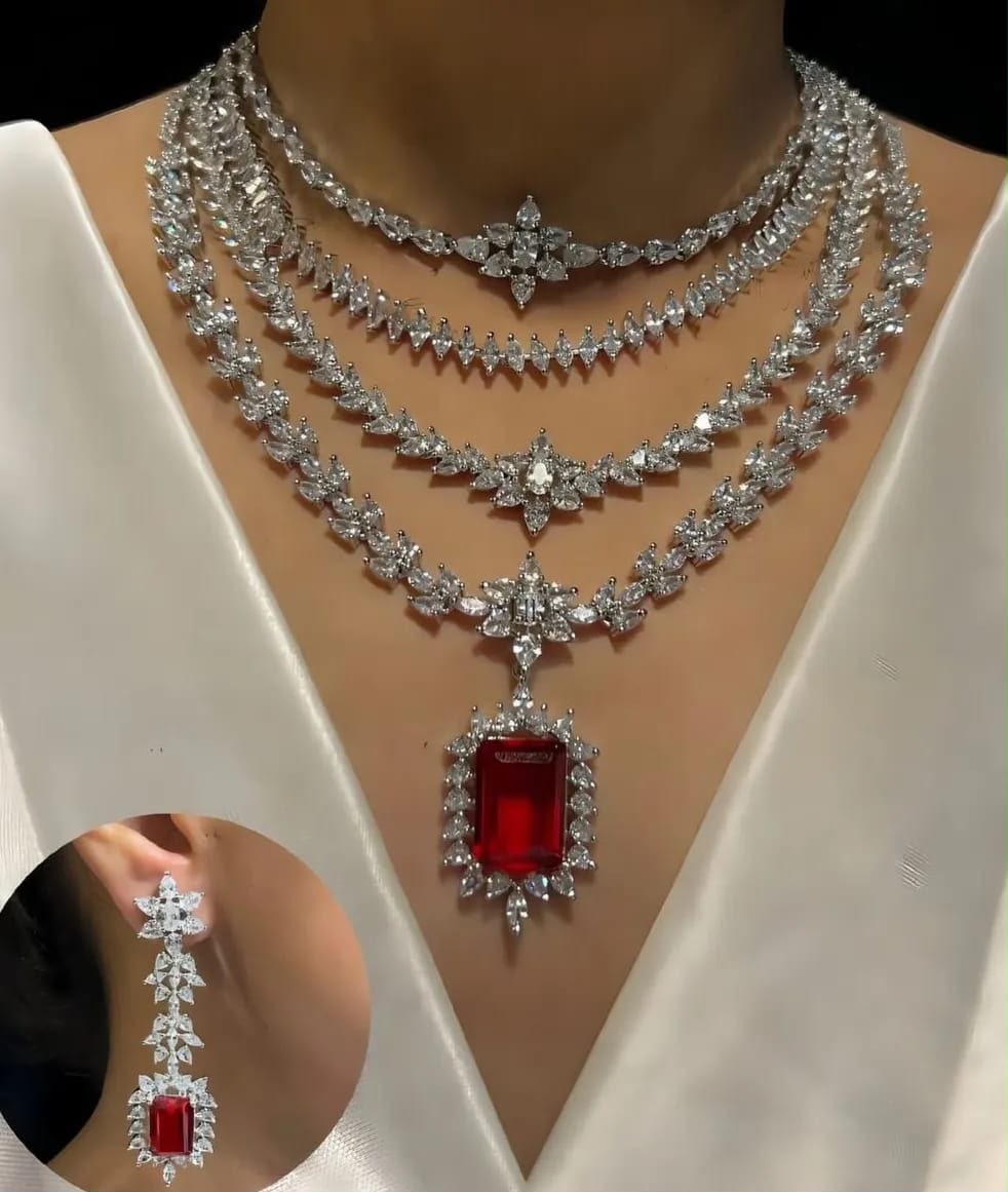 Beautiful Multilayered Necklace in Silver Plating AJ12