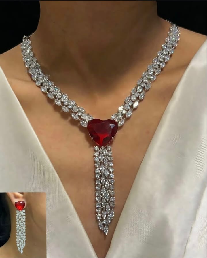 Elegant Seeetheart Necklace in American Diamonds AJ08