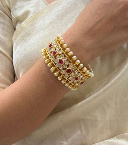 Amayara Moissanite gold-plated bracelet, openable gold-plated bracelet in Premium Kundan Moissanite AJ43