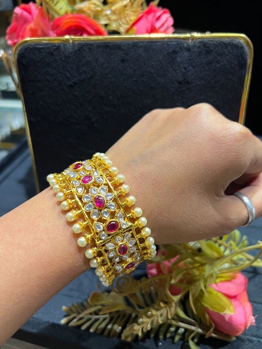 Beautiful Amayara Moissanite gold-plated bracelet Openable gold-plated bracelet in Premium Kundan Moissanite AJ20