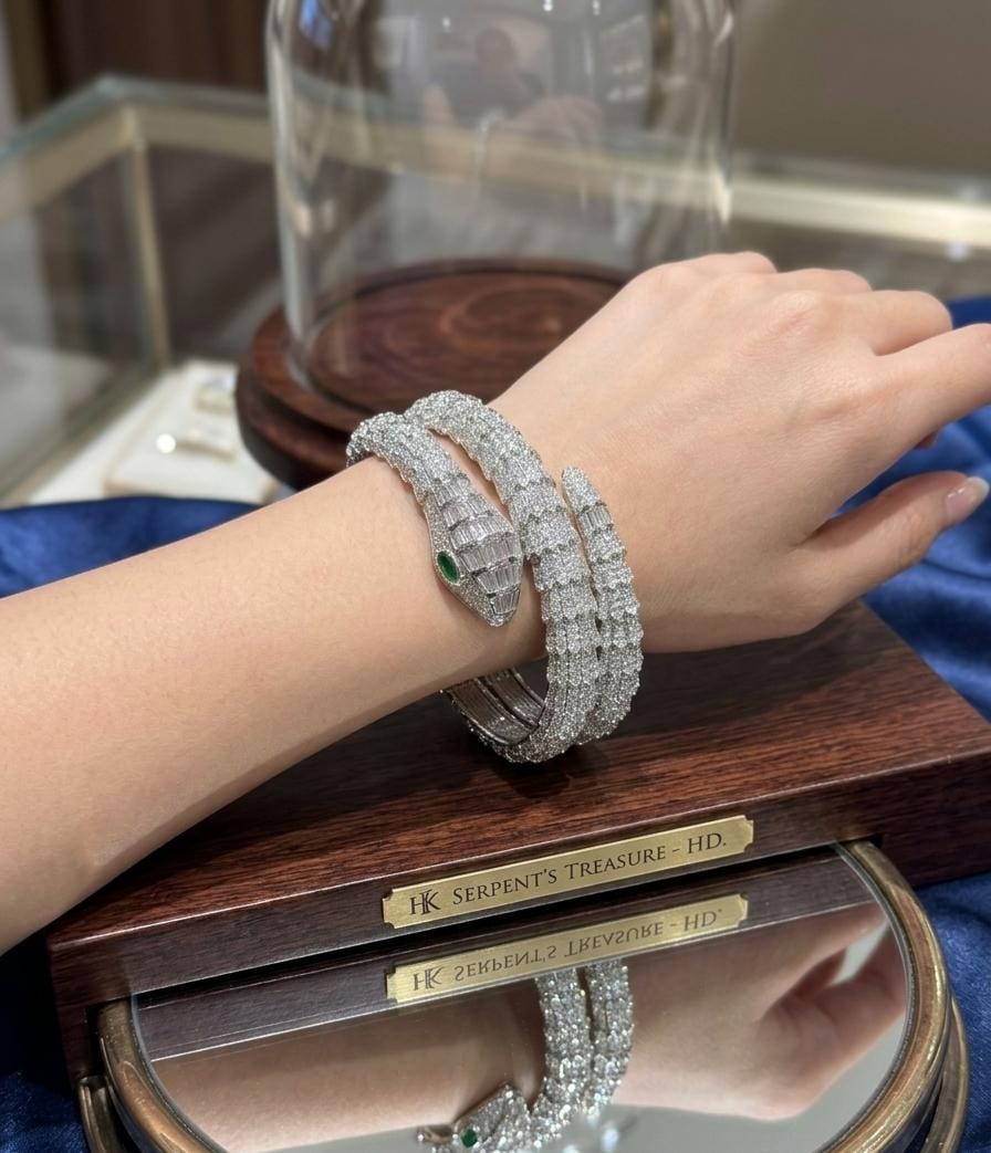 Beautiful Snake Bracelet in American diamonds AJ19