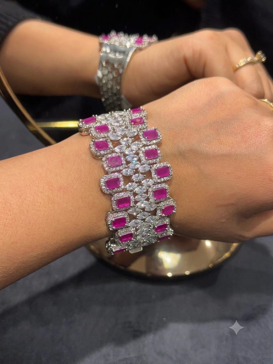 Harshita openable luxurious bracelet AJ40