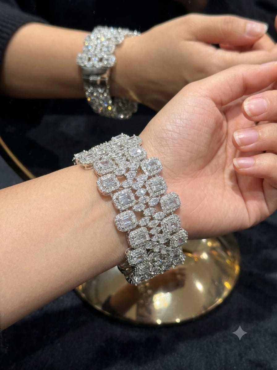 Harshita openable luxurious bracelet AJ40